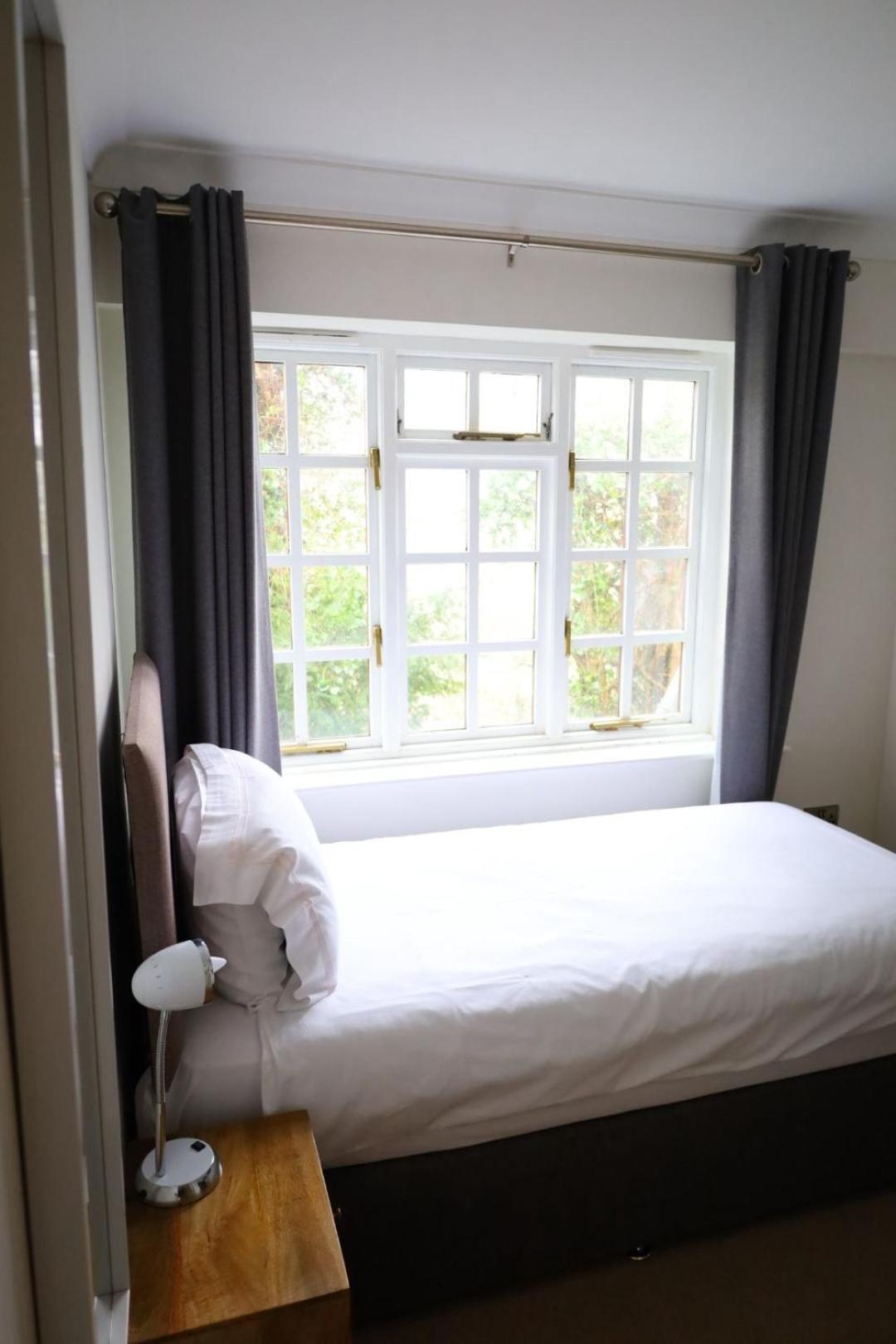 The Eagle House Hotel 朗斯顿 外观 照片